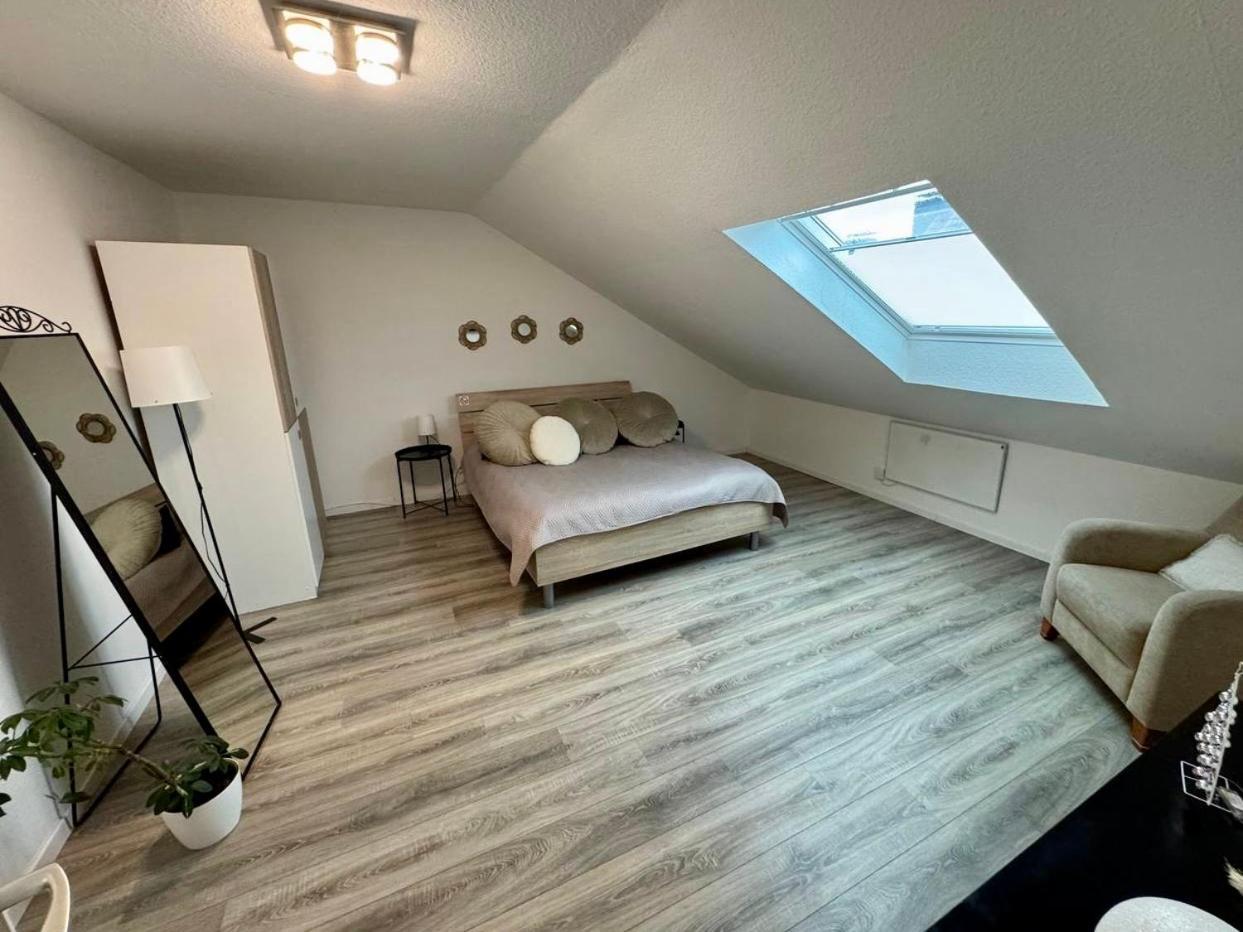 Marienhaus Apartment - Zentral, Parken, Netflix, Kontaktloses Einchecken Wuppertal Exterior foto